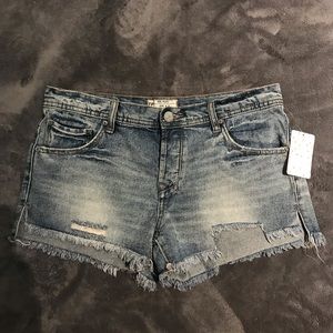 Free People NWT Side Slit Fray Hem Denim Shorts-29